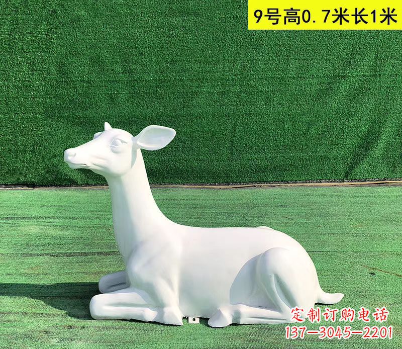 龙岩玻璃钢白色小鹿雕塑公园动物摆件