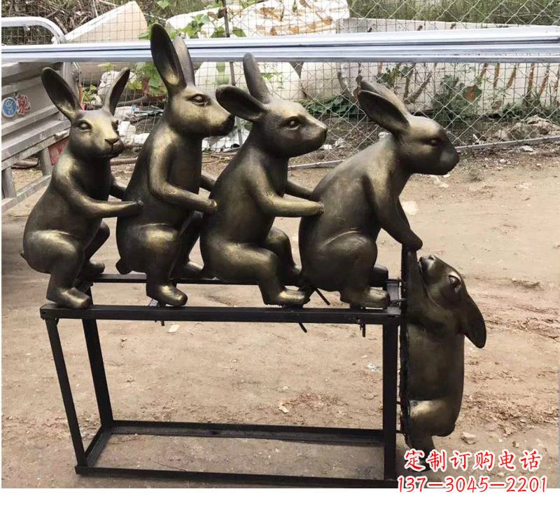 龙岩玻璃钢仿铜玩耍的兔子