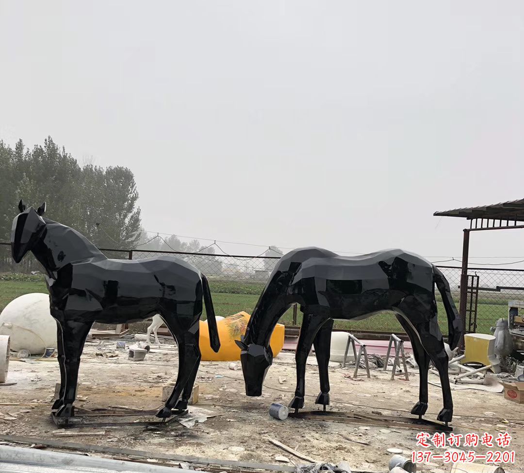 龙岩玻璃钢几何吃草马雕塑公园动物玻璃钢马雕塑 (4)