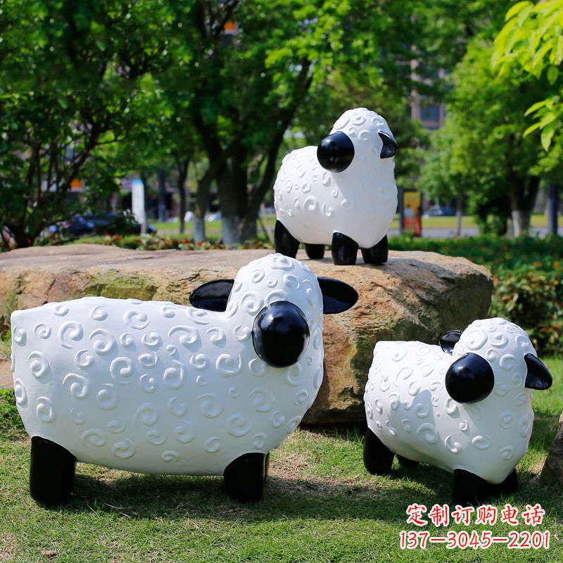 龙岩玻璃钢卡通动物雕塑,增添公园草坪韵味