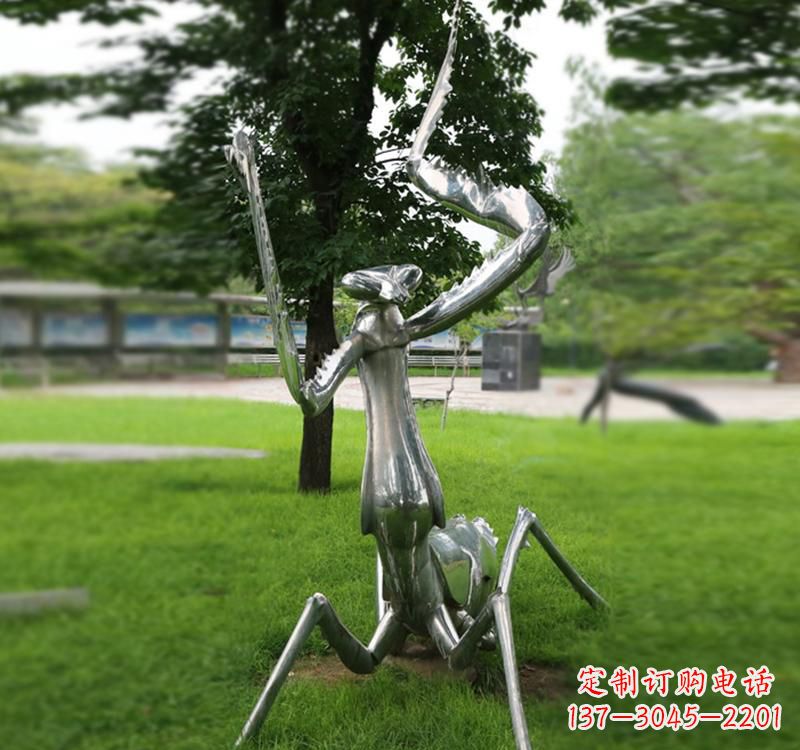 龙岩不锈钢草坪螳螂雕塑