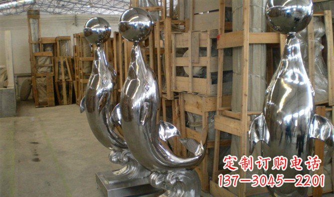 龙岩不锈钢顶球海豚雕塑融合精美艺术与实用功能