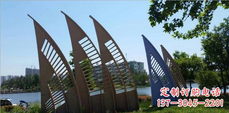 龙岩不锈钢公园的船帆雕塑