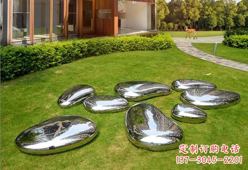 龙岩不锈钢公园的鹅卵石雕塑