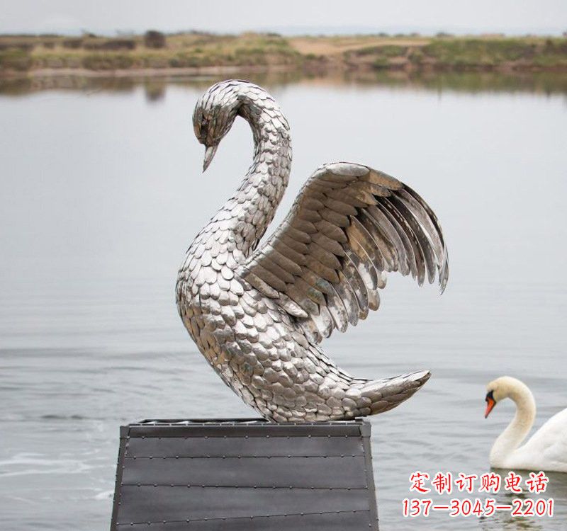 龙岩不锈钢雕刻的优雅天鹅