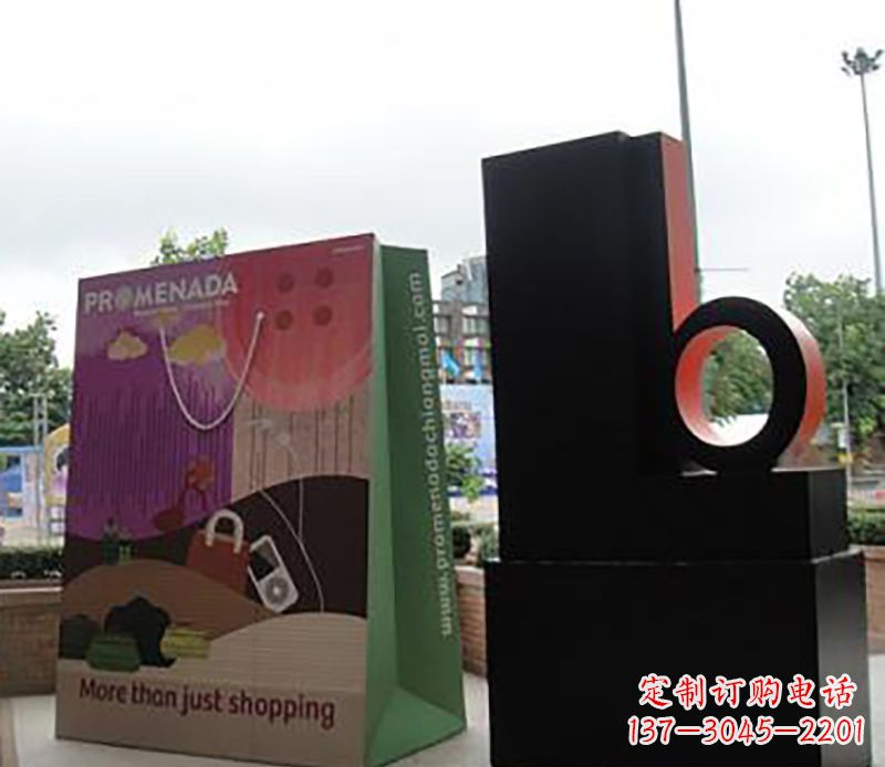 龙岩不锈钢购物袋雕塑为公园带来现代风格