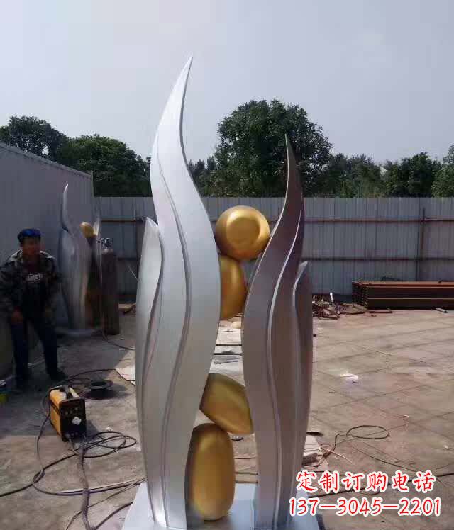 龙岩不锈钢广场翅膀雕塑象征着自由之翼