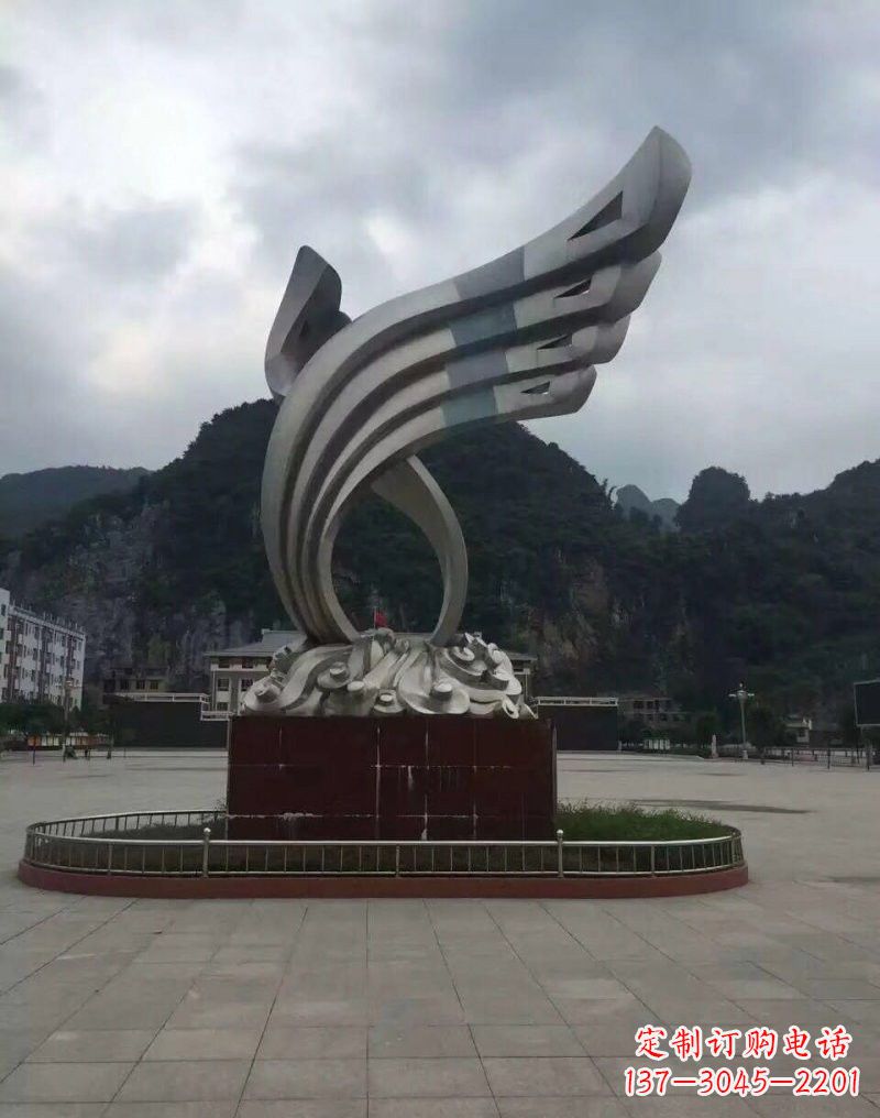 龙岩翅膀雕塑——环绕不锈钢广场的精美艺术品