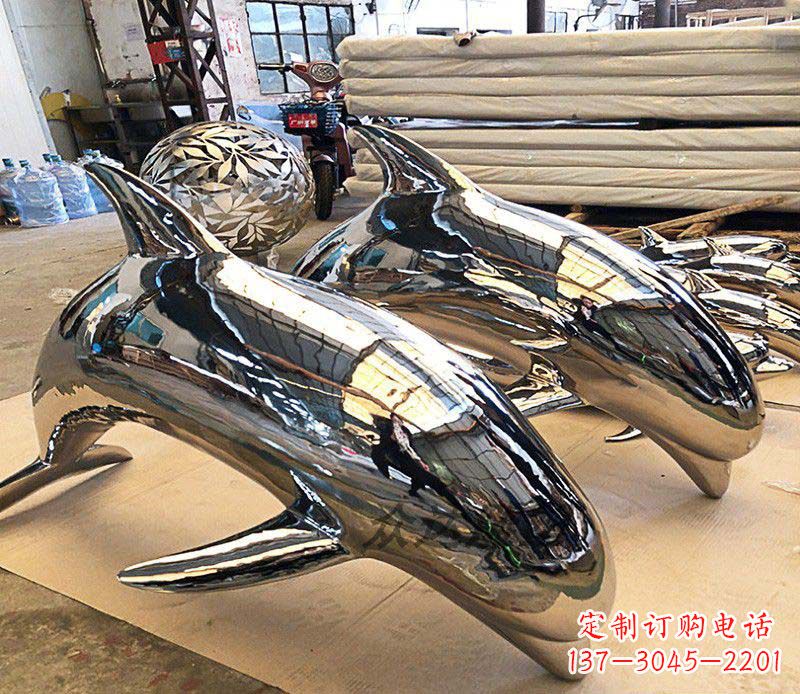 龙岩不锈钢海豚雕塑传承美丽的海洋文化