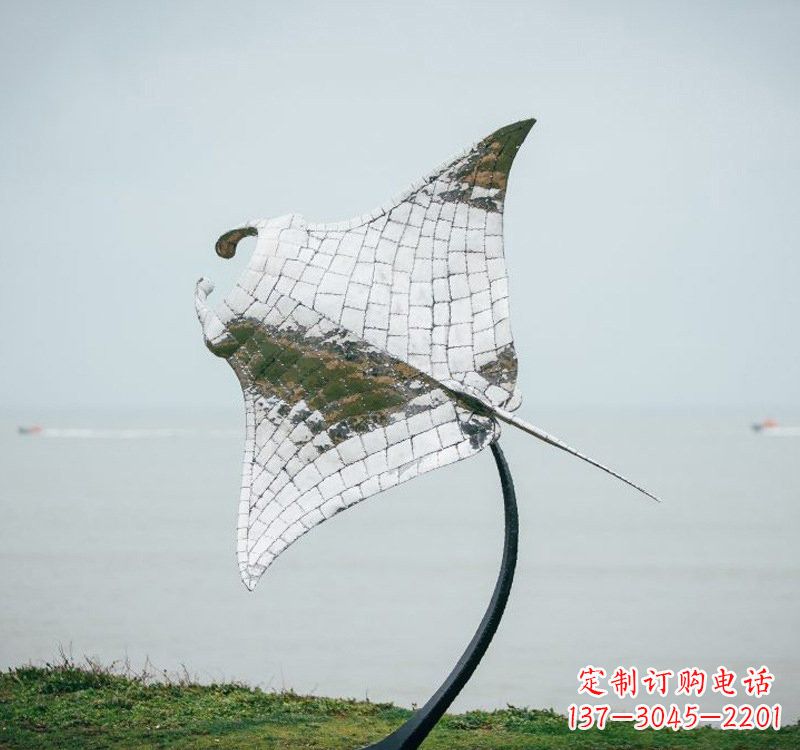 龙岩不锈钢海洋动物蝠鲼雕塑艺术与环保的完美结合