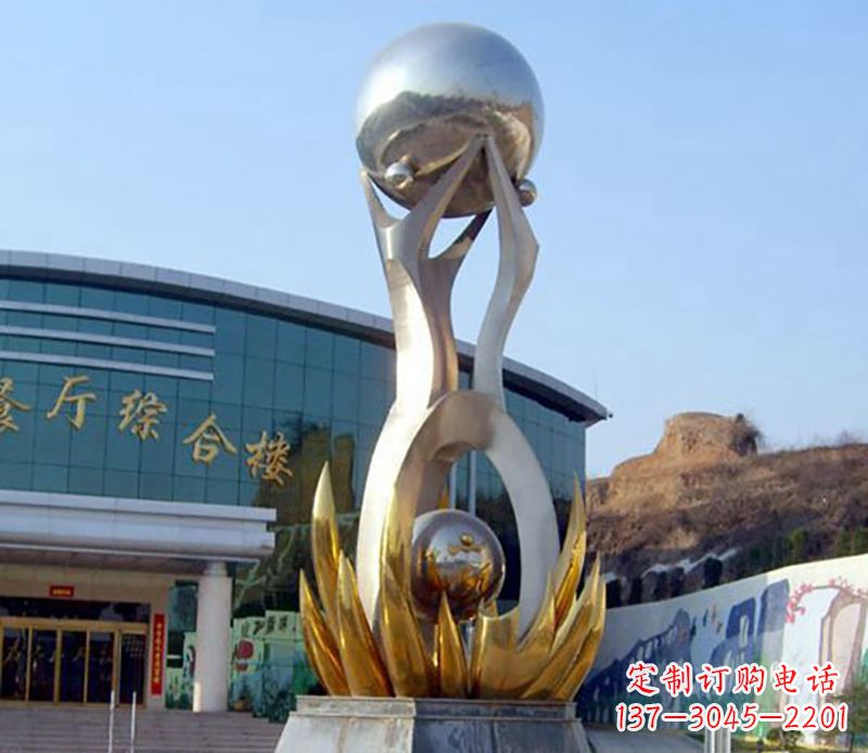 龙岩不锈钢荷叶托球雕塑艺术之美