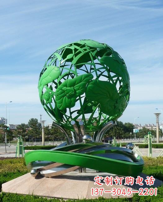 龙岩荷叶穿梭的美丽雕塑