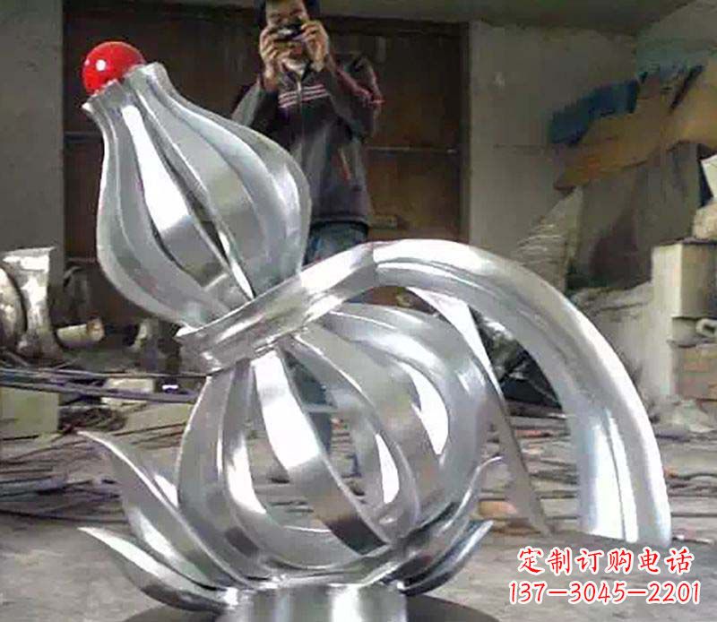 龙岩不锈钢葫芦雕塑艺术与科技的完美结合