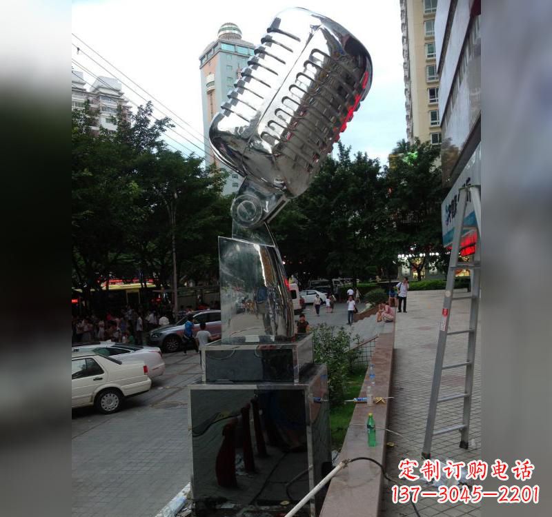 龙岩不锈钢话筒雕塑高贵而又精致