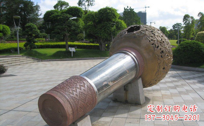 龙岩“铸就记忆的不锈钢话筒雕塑”