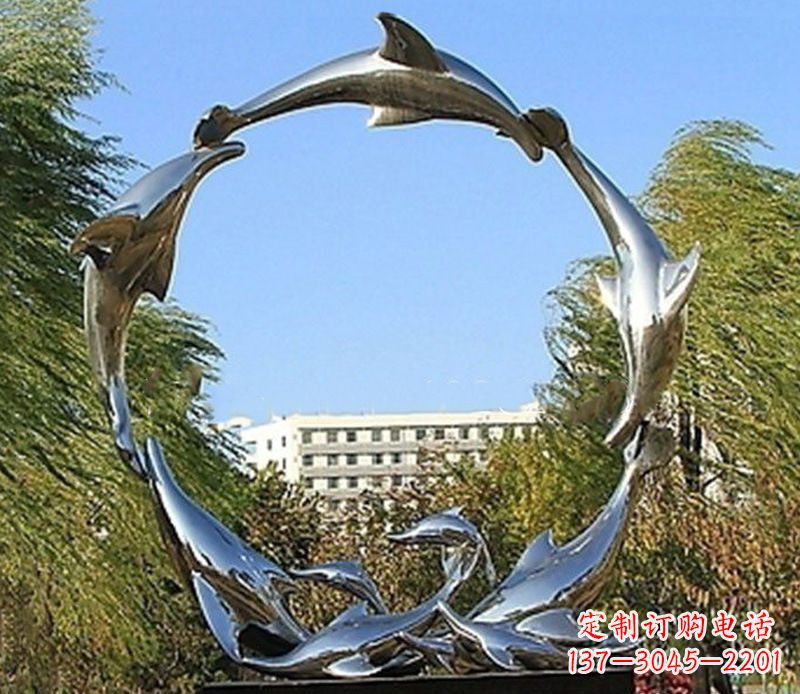 龙岩该雕塑的内容、设计理念和文化意义。