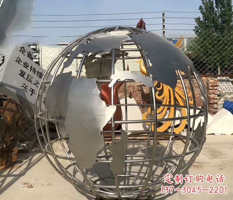 龙岩不锈钢镂空地球仪雕塑艺术技艺的精美体现