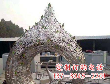龙岩不锈钢镂空孔雀雕塑精美的艺术之作