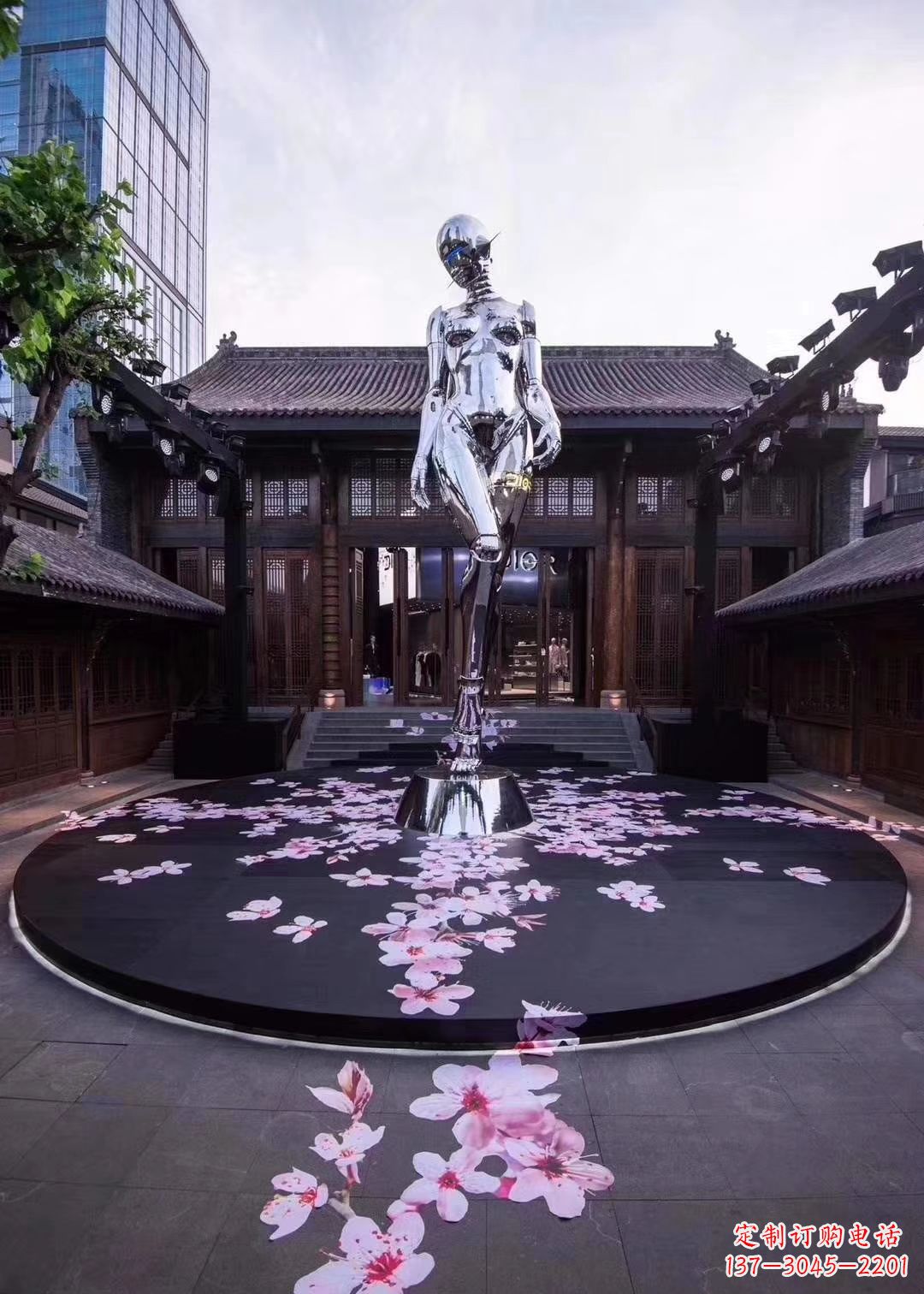 龙岩美女雕塑点亮城市之美