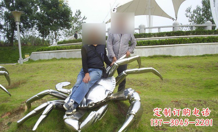 龙岩不锈钢螃蟹雕塑艺术美化公园环境