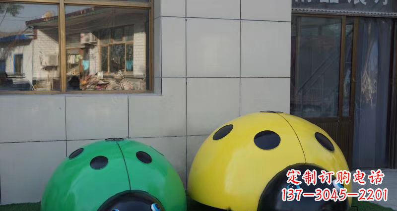 龙岩不锈钢瓢虫雕塑精致而富有艺术感