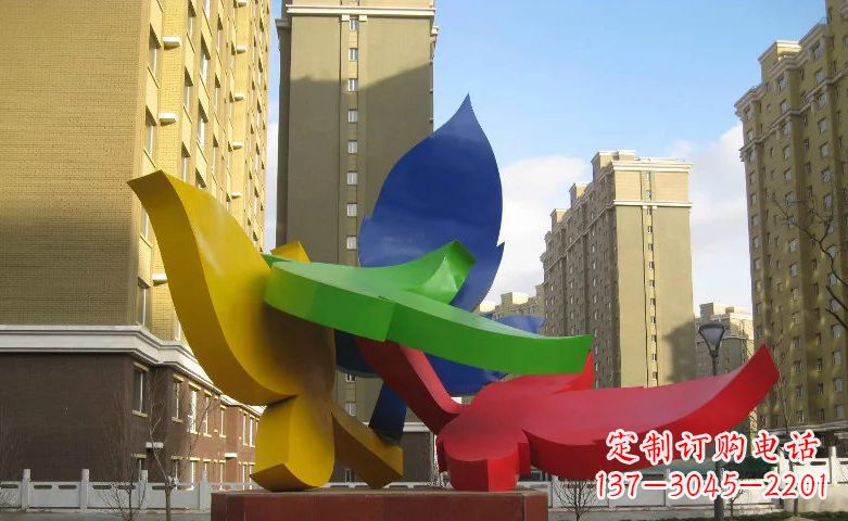 龙岩不锈钢树叶景观雕塑美丽而精致