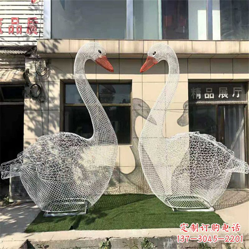 龙岩不锈钢缩翅网格天鹅一对经典雕塑的传奇之美