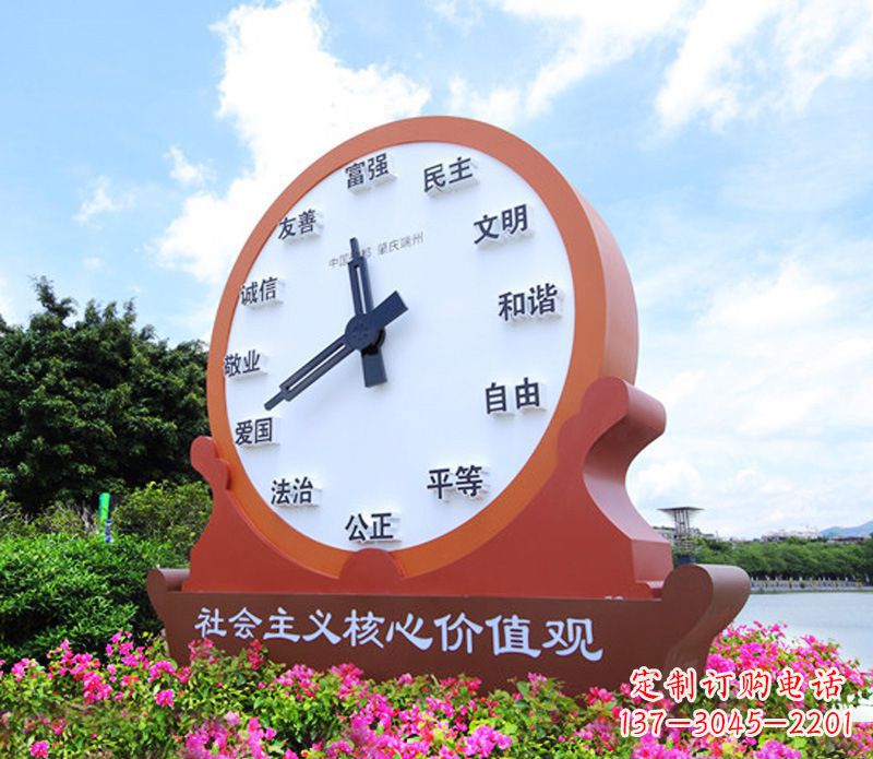 龙岩价值观雕塑以不锈钢钟表为蓝本