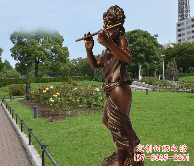 龙岩美女雕塑把美景变成静物