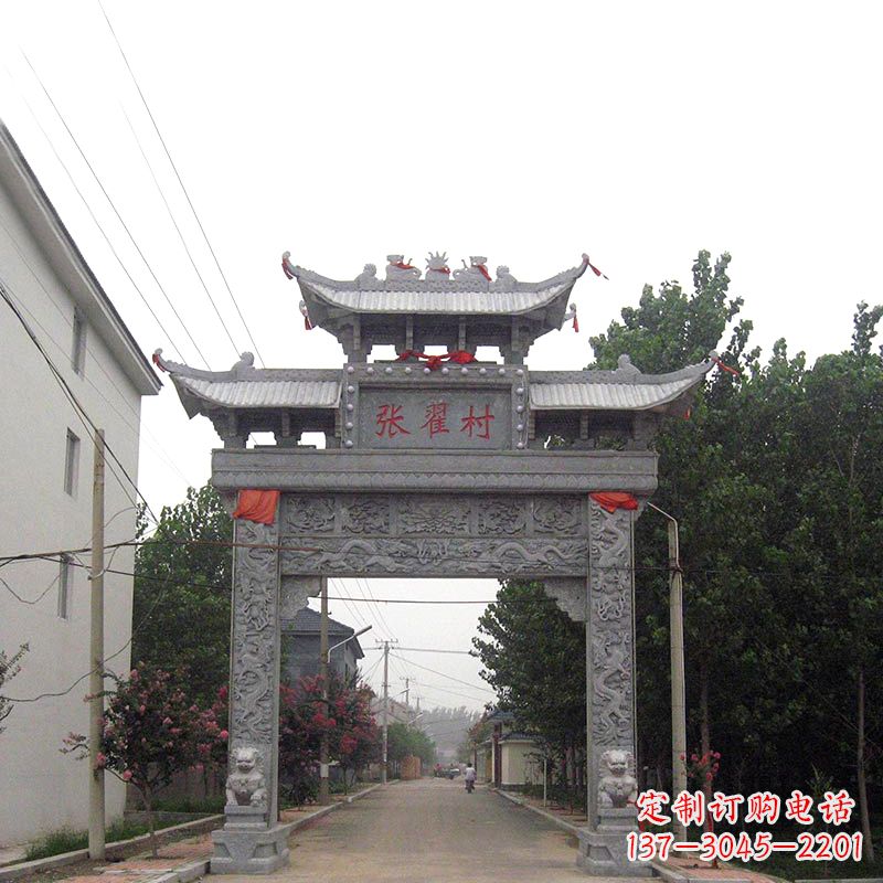 龙岩传承古老文化——村口青石单门石牌坊