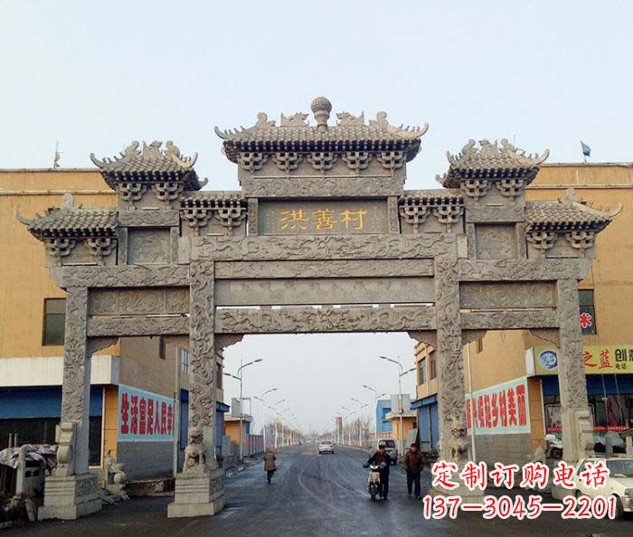 龙岩传承古老艺术——村口三门石雕牌坊