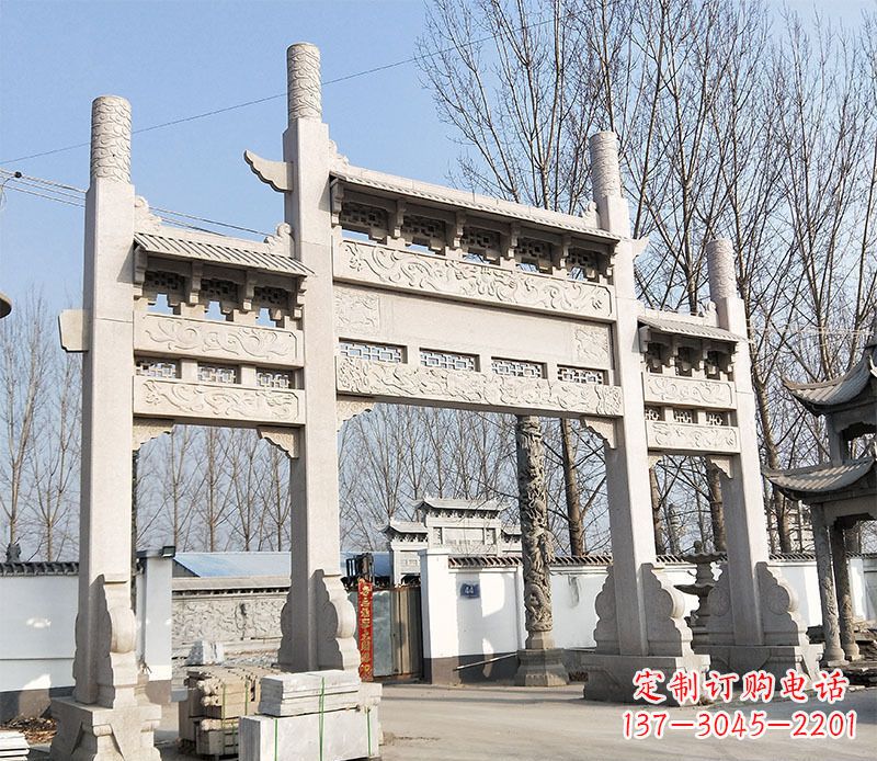 龙岩村口的珍贵文化——牌坊雕塑