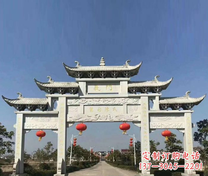 龙岩传承百年,村口牌楼雕塑的历史