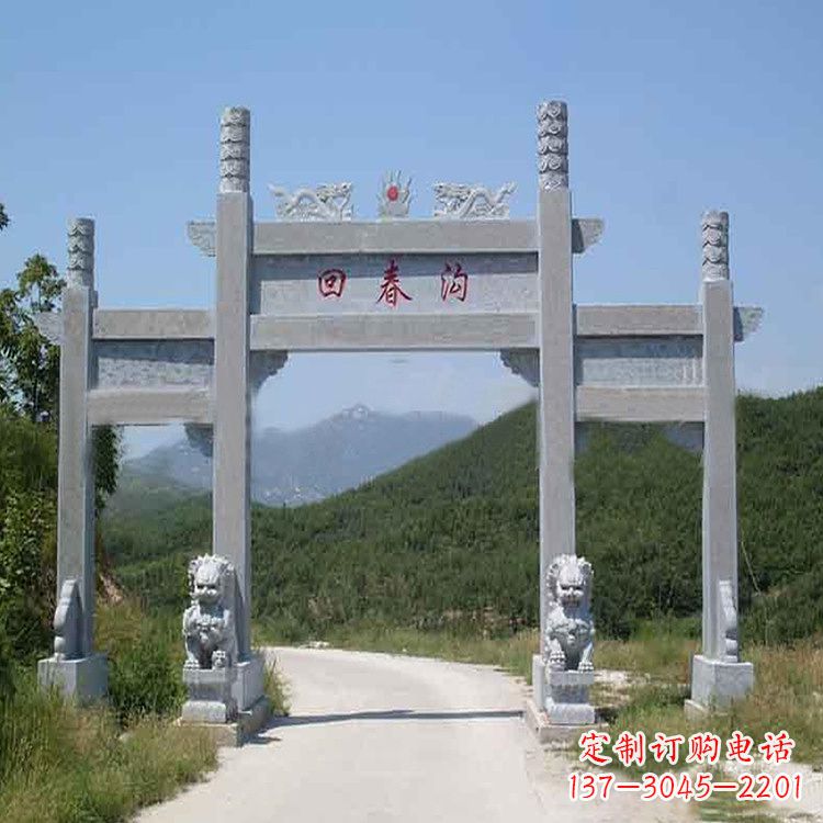 龙岩村落中的牌坊雕塑传承民间文化