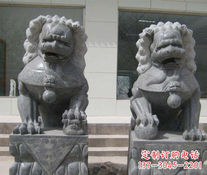 龙岩大理石雕刻的狮子雕塑