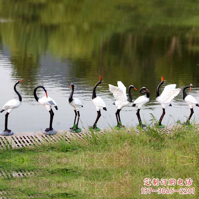 龙岩仿真仙鹤玻璃钢水景雕塑摆件-公园水池水塘琥珀动物雕塑