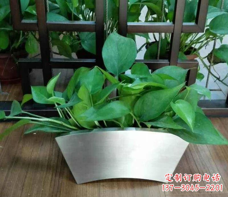 龙岩高质量不锈钢花盆雕塑,享受自然完美烘托