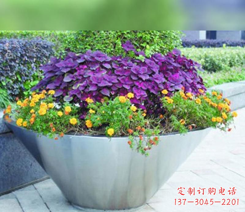 龙岩中领雕塑精致无比的花盆雕塑