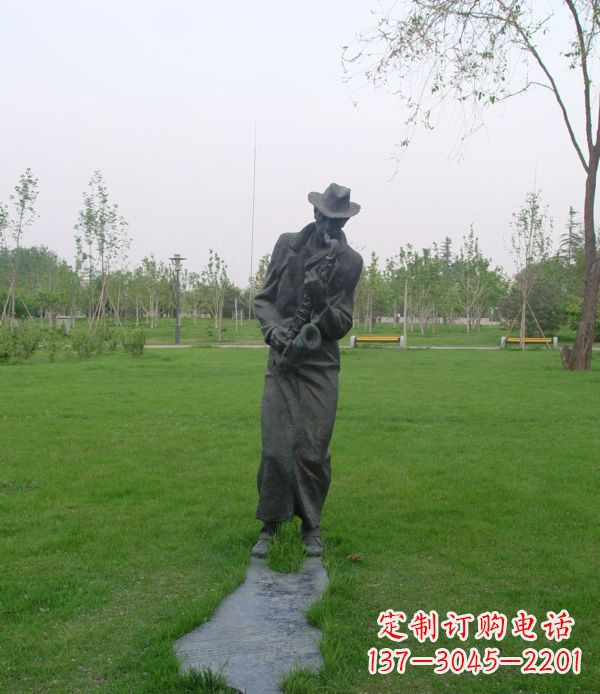 龙岩公园吹萨克斯人物铜雕