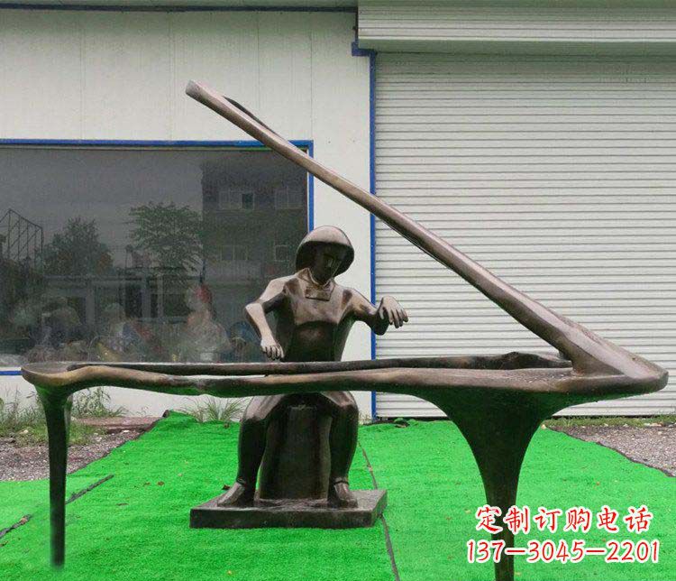 龙岩公园弹钢琴的抽象人物小品铜雕