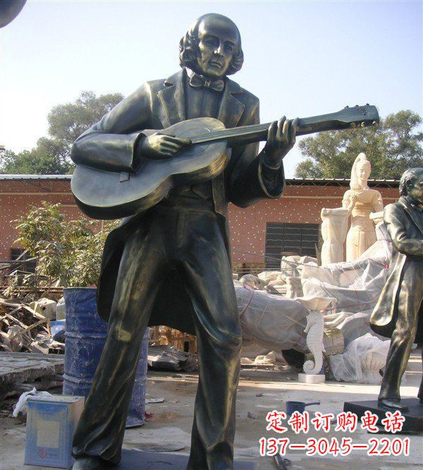 龙岩公园弹吉他的西方男人人物铜雕