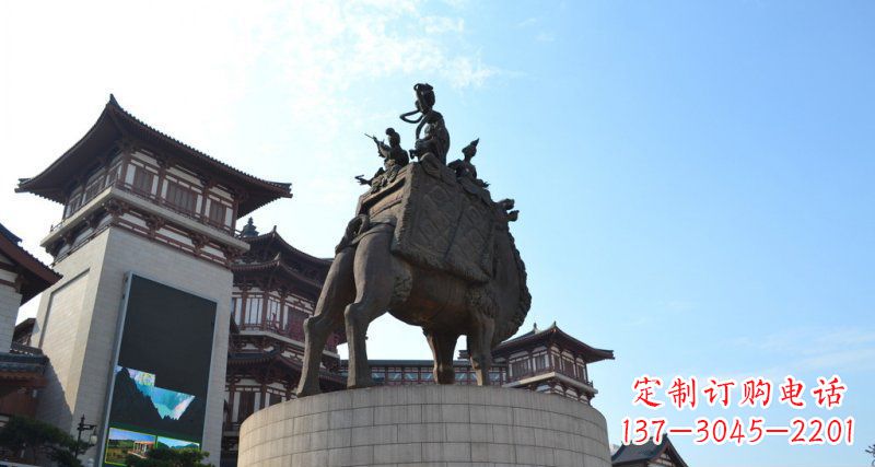 龙岩广场骑骆驼的古代美女景观铜雕