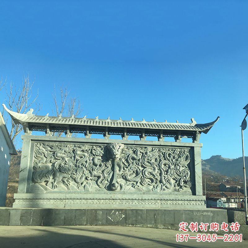 龙岩青石九龙壁，精美雕塑饰衬城市广场