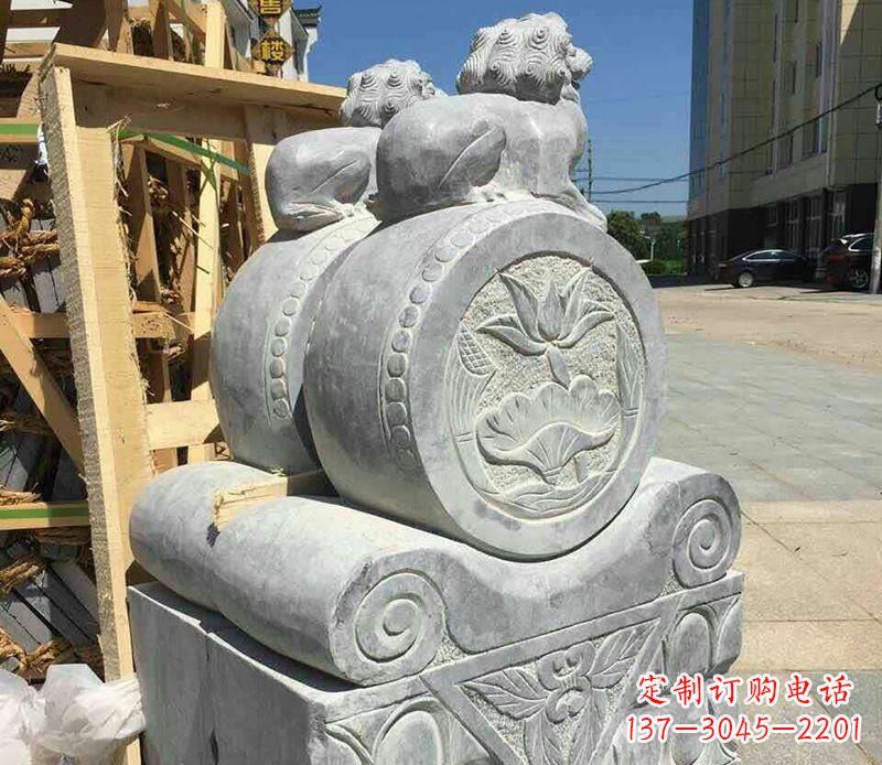 龙岩中领雕塑：仿古石门墩石雕艺术品