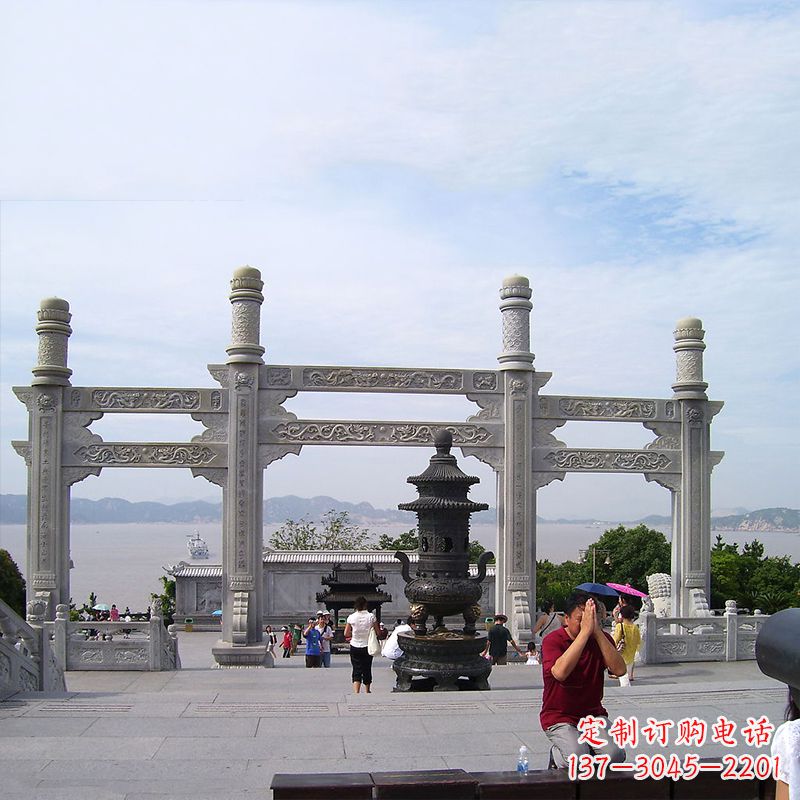 龙岩寺院冲天式石雕牌坊