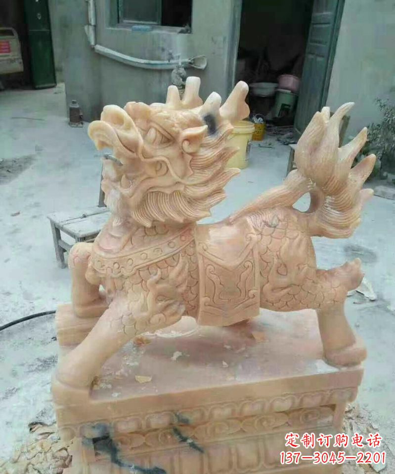 龙岩晚霞红麒麟雕塑112