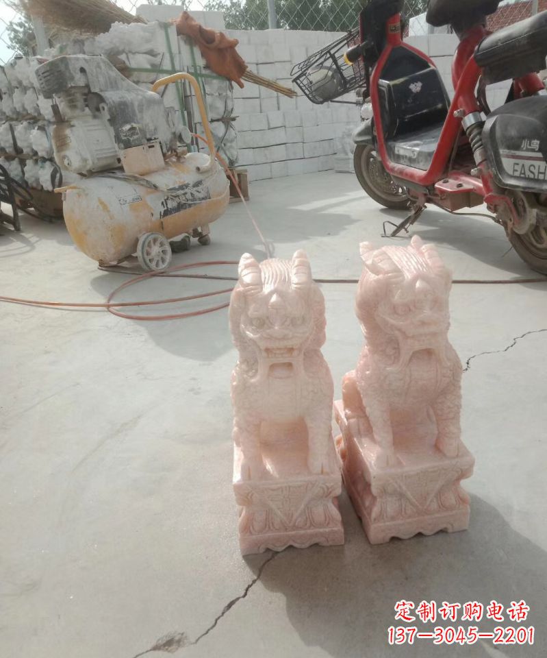 龙岩晚霞红神兽麒麟动物雕塑