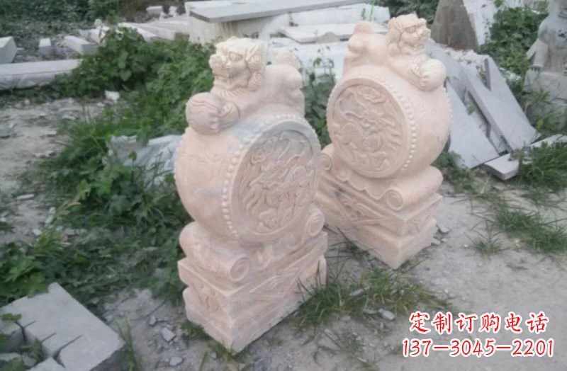 龙岩晚霞红狮子门墩石雕