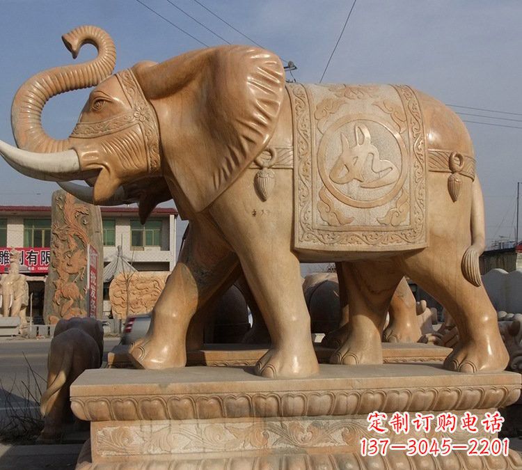 龙岩晚霞红石雕如意大象