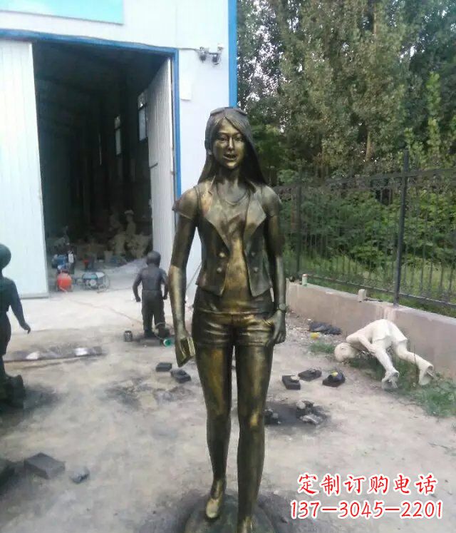 龙岩现代美女广场人物铜雕